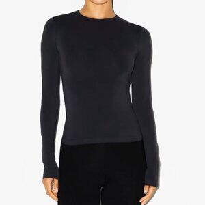 SKIMS Soft Smoothing Seamless LONG SLEEVE T-SHIRT